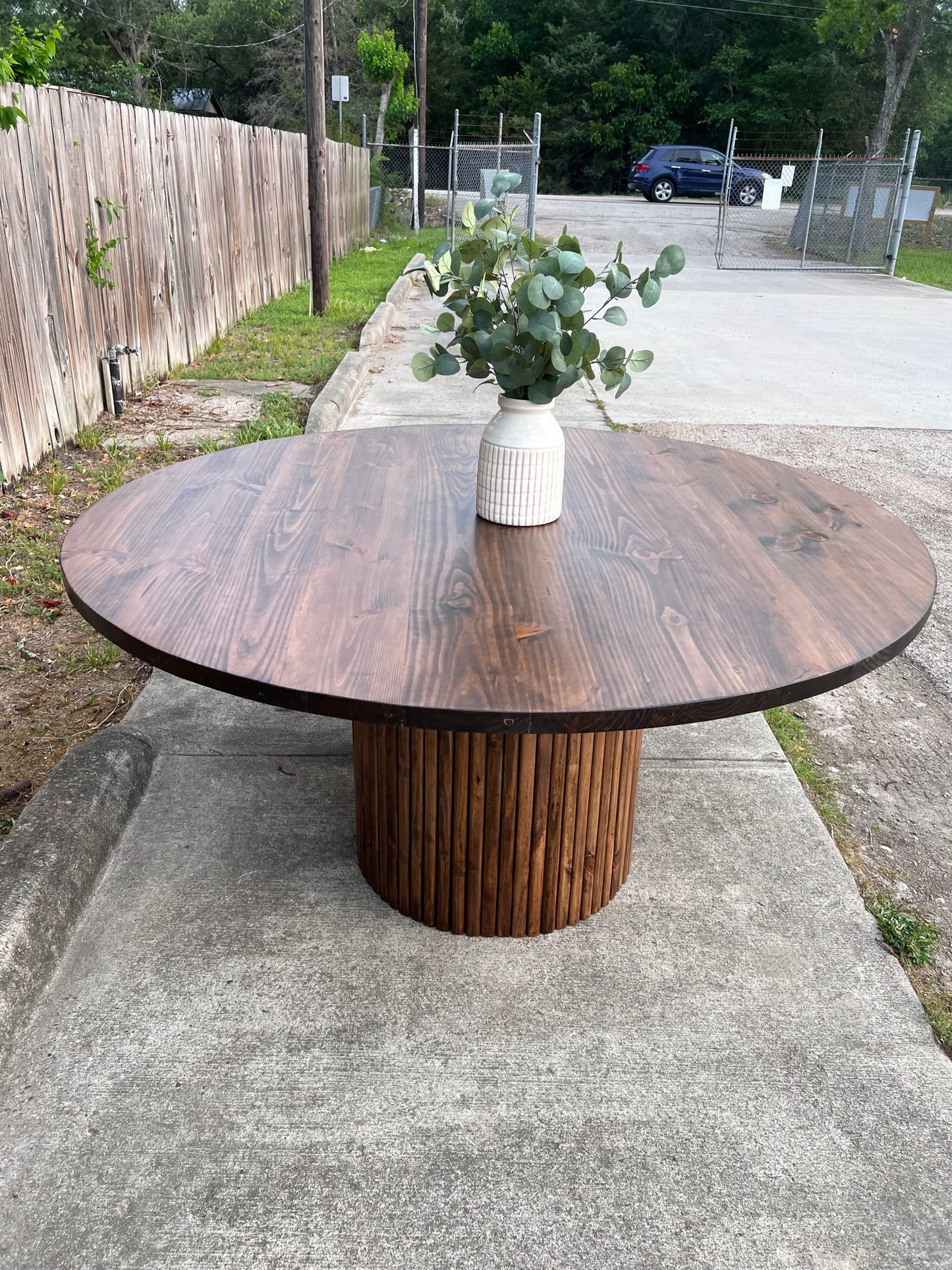 Celeste Round Dining Table – Fluted Pedestal Base | Solid Wood Dining Table | Modern Farmhouse